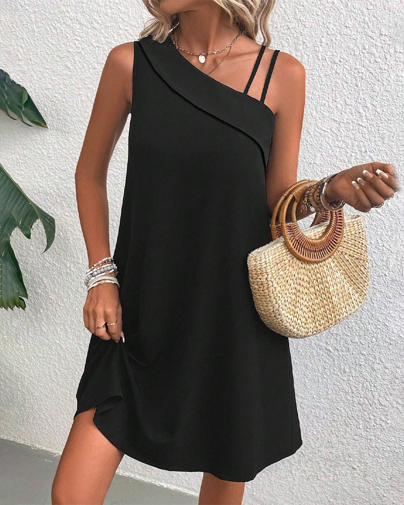 Asymmetric strapless solid color dress