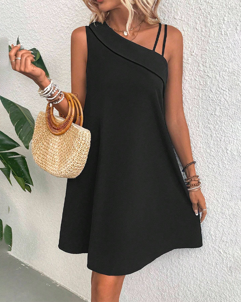 Asymmetric strapless solid color dress