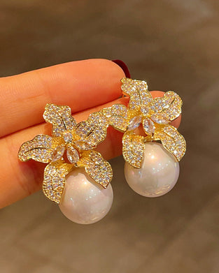 Lily pearl earrings