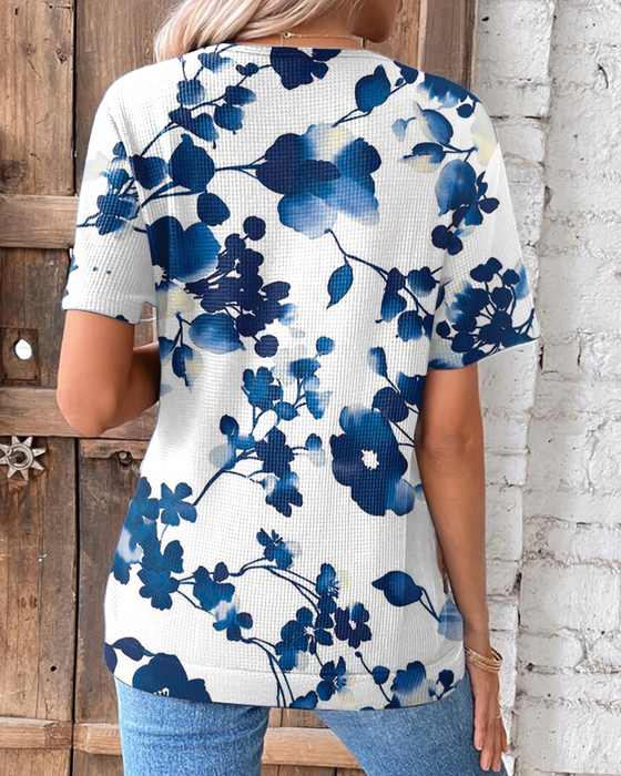 V-Neck Waffle Print Cross-Pleat T-Shirt