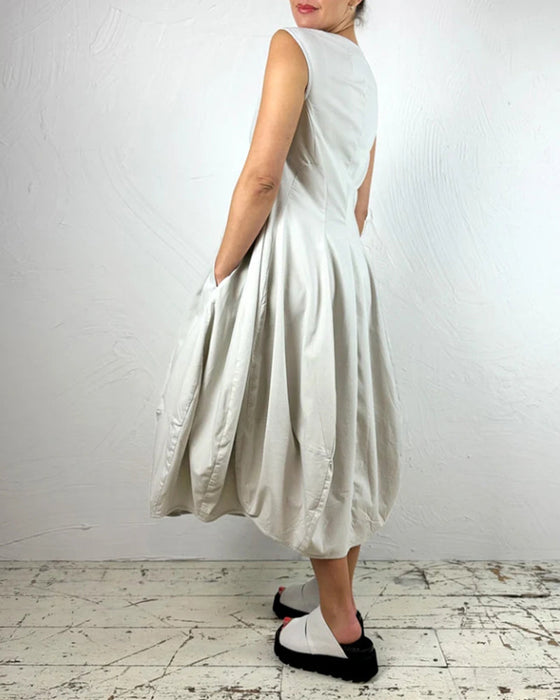 Solid color sleeveless bud casual dress