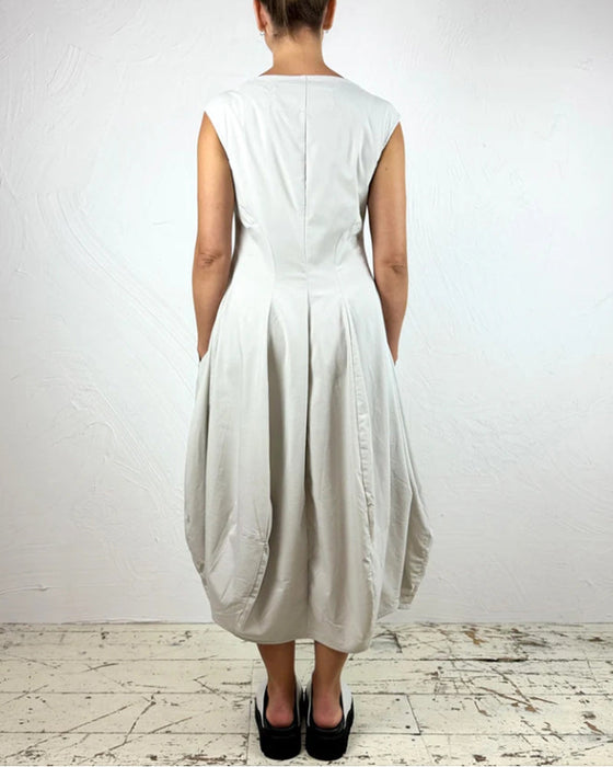 Solid color sleeveless bud casual dress